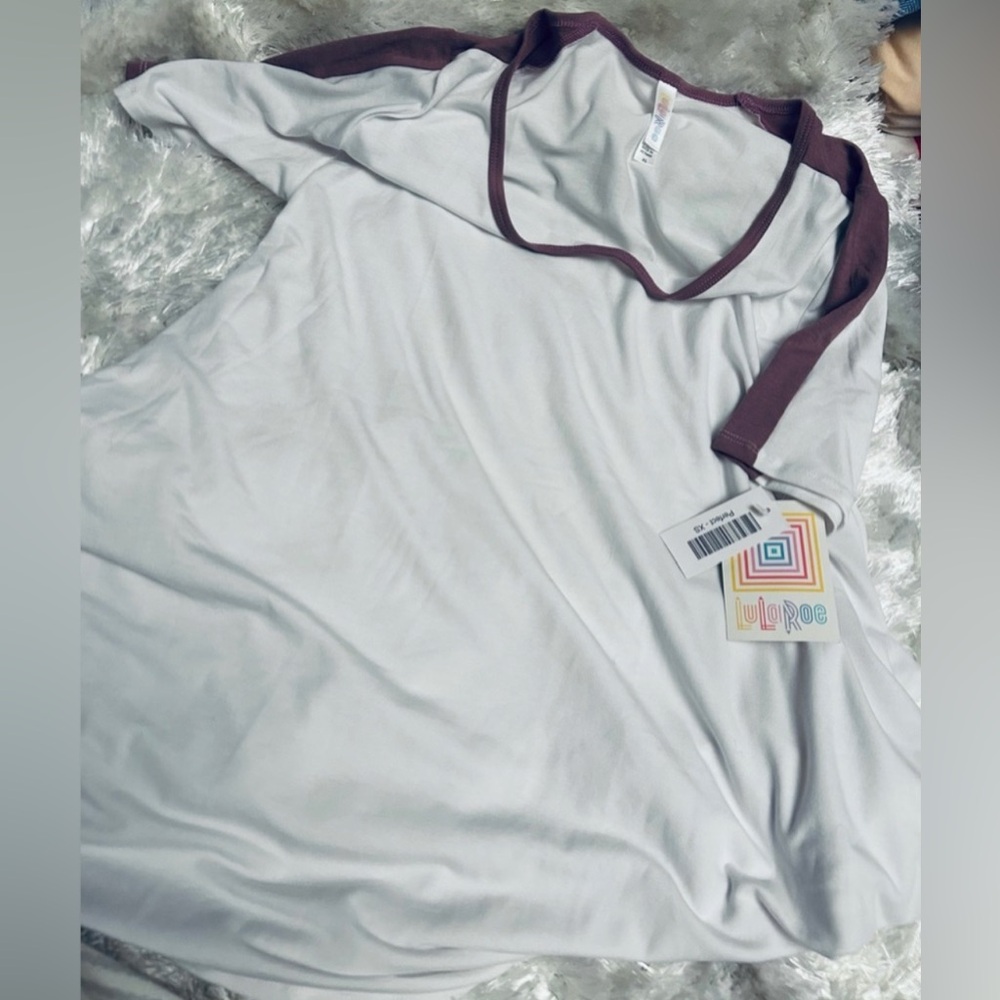 XS LuLaRoe Perfect Tee top.